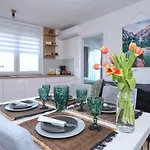 Apartment With Private Garden