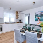 With Private Garden Apartment Zadar