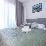 With Private Garden Apartman
