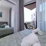 With Private Garden Apartment *