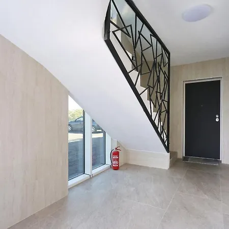 With Private Garden Apartament *