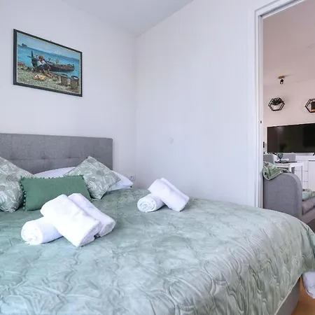 Apartament With Private Garden *