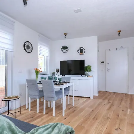 Apartament With Private Garden