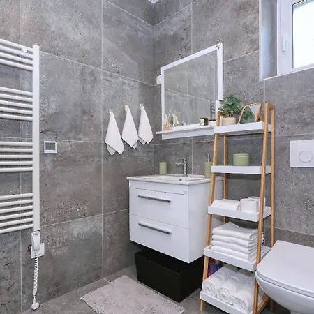 Apartament With Private Garden Zadar