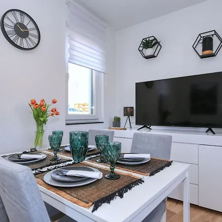 Apartment With Private Garden *