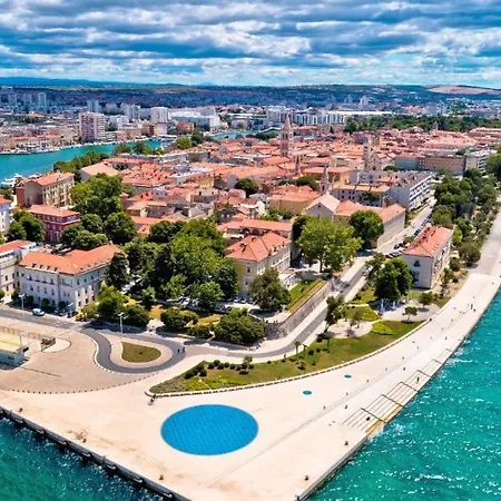 Διαμέρισμα With Private Garden Ζαντάρ