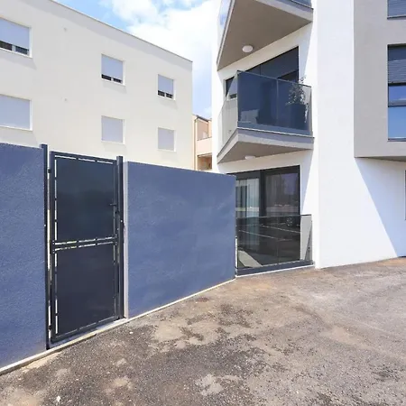 With Private Garden Apartment Zadar